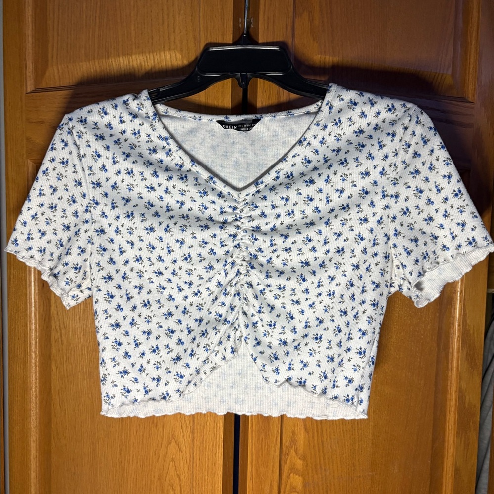 SHEIN Blue Floral V-Neck Crop Top